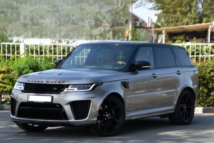 مستعملة Land Rover Range Rover Sport SVR شد الوجه الثاني, 5.0 l, 2022 في في دبي من First Edition Motors، اللون رمادي. المواصفات الأوروبية | AUTO.AE