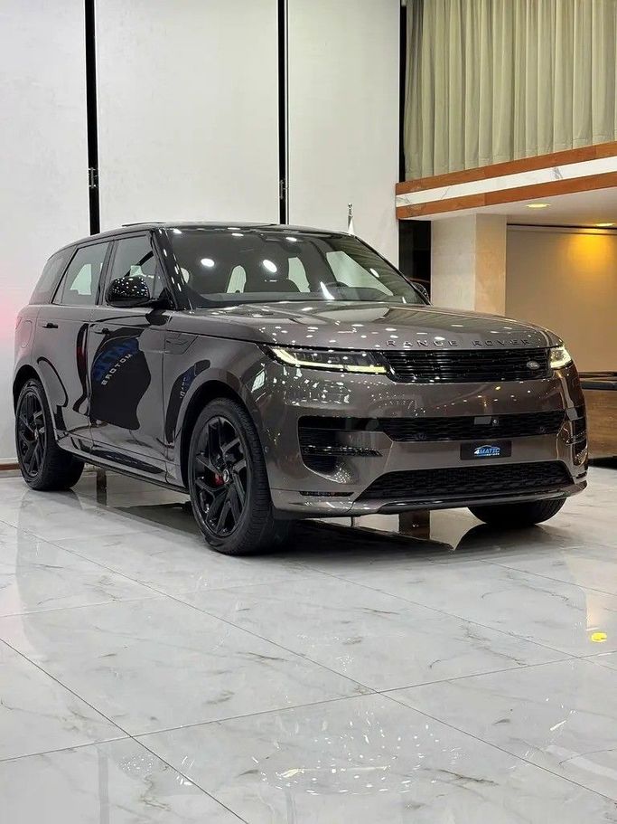 Подержанный Land Rover Range Rover Sport P400 MHEV III, 3.0 л, 2023 в Дубае от 4 Matic Motors Серый цвет. GCC | AUTO.AE
