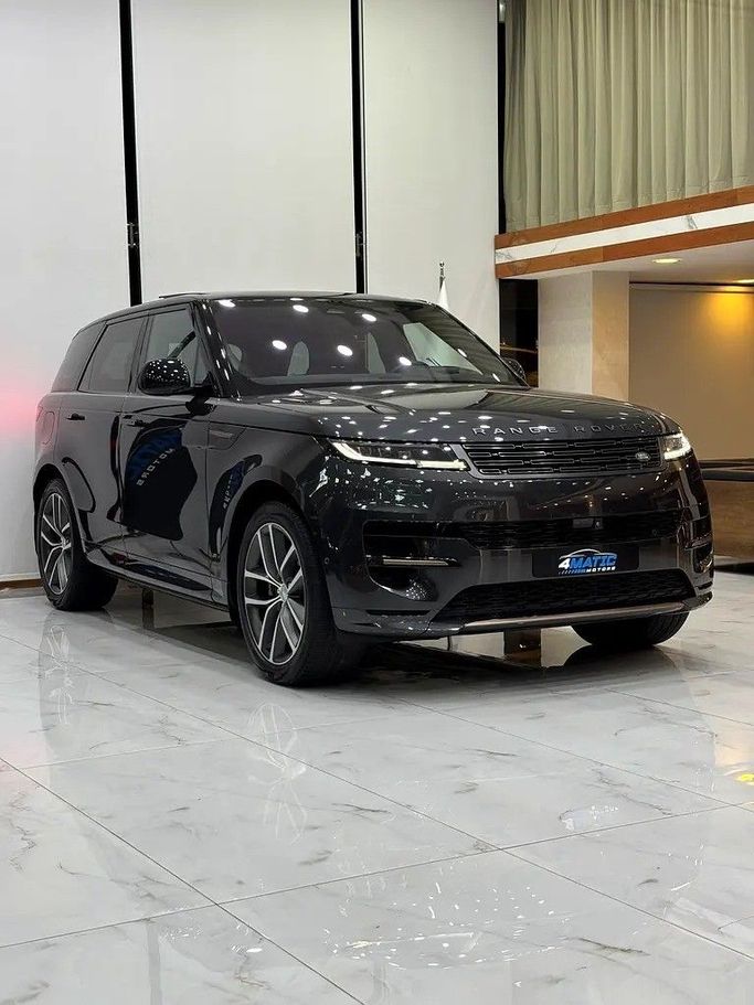Подержанный Land Rover Range Rover Sport P400 MHEV III, 3.0 л, 2023 в Дубае от 4 Matic Motors Серый цвет. GCC | AUTO.AE