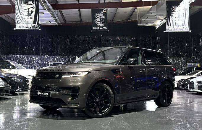 مستعملة ⁦Land Rover Range Rover Sport D300 MHEV III (L461)، 3.0 l، 2023⁩ في في الإمارات, دبي من Zeus Motors، اللون بني. المواصفات الأوروبية | AUTO.AE | إعلان #288806