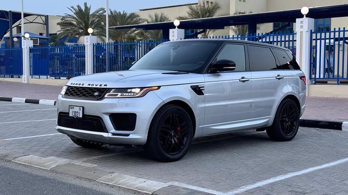 مستعملة ⁦Land Rover Range Rover Sport P400 MHEV II (L494) Facelift، 3.0 l، 2020⁩ في في الإمارات, دبي، اللون فضي. المواصفات الكندية | AUTO.AE | إعلان #289246