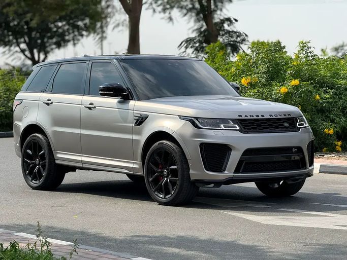 مستعملة ⁦Land Rover Range Rover Sport SVR II (L494) Facelift، 5.0 l، 2019⁩ في في الإمارات, دبي من Royal Motors، اللون فضي. المواصفات الأوروبية | AUTO.AE | إعلان #295391