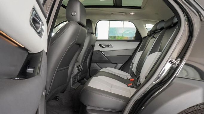 Новый Land Rover Range Rover Velar P250 I Рестайлинг, 2.0 л, 2025 в Дубае от Laith Alobaidi Motors Черный цвет. Европейская | AUTO.AE