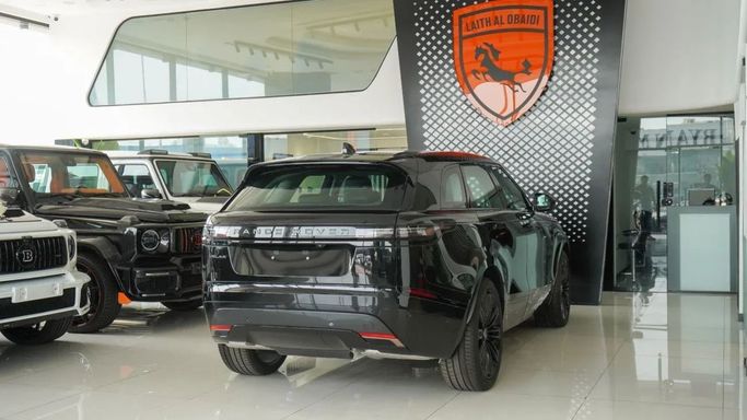 Новый Land Rover Range Rover Velar P250 I Рестайлинг, 2.0 л, 2025 в Дубае от Laith Alobaidi Motors Черный цвет. Европейская | AUTO.AE