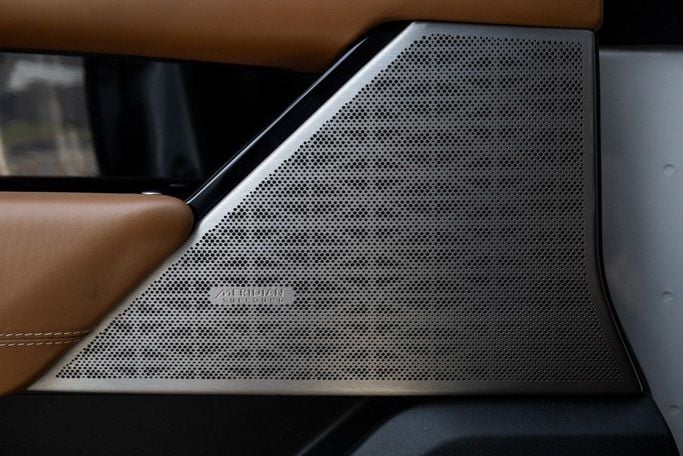 Used Land Rover Range Rover Velar P380 I, 3.0 l, 2018 in Dubai by Linda Cars, White color. GCC Specs | AUTO.AE