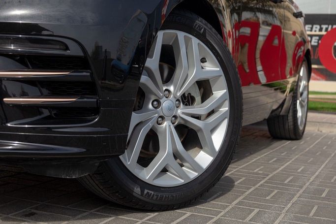 Подержанный Land Rover Range Rover Velar P250 I, 2.0 л, 2022 в Дубае от Linda Cars Черный цвет. GCC | AUTO.AE