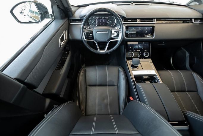 Подержанный Land Rover Range Rover Velar P250 I, 2.0 л, 2022 в Дубае от Linda Cars Черный цвет. Европейская | AUTO.AE