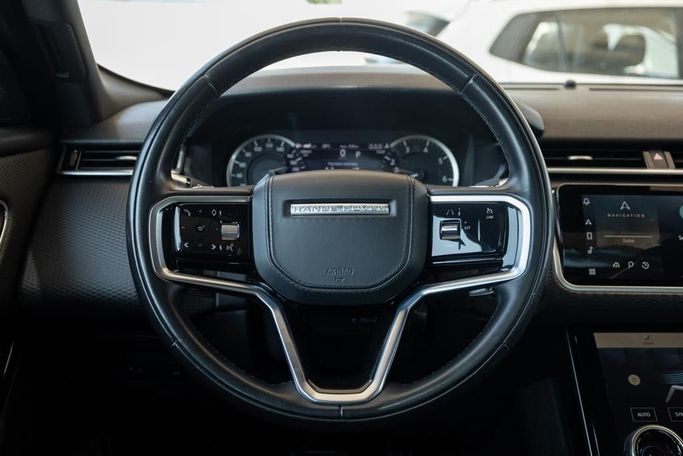 Подержанный Land Rover Range Rover Velar P250 I, 2.0 л, 2022 в Дубае от Linda Cars Черный цвет. Европейская | AUTO.AE