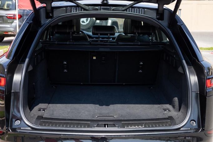 Подержанный Land Rover Range Rover Velar P250 I, 2.0 л, 2022 в Дубае от Linda Cars Черный цвет. Европейская | AUTO.AE