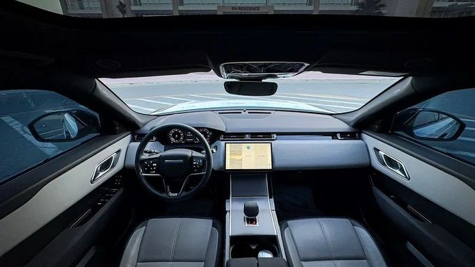 Подержанный Land Rover Range Rover Velar I Рестайлинг, 3.0 л, 2024 в Дубае от MBA Motors Белый цвет. GCC | AUTO.AE