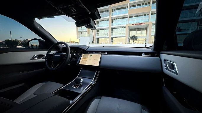 Подержанный Land Rover Range Rover Velar I Рестайлинг, 3.0 л, 2024 в Дубае от MBA Motors Белый цвет. GCC | AUTO.AE