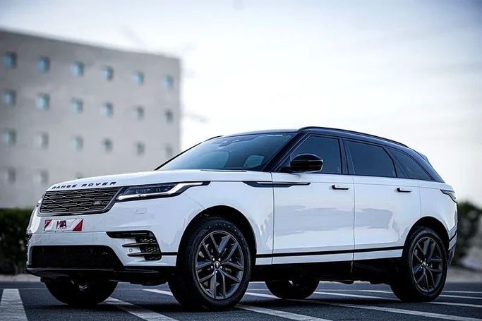 Подержанный Land Rover Range Rover Velar I Рестайлинг, 3.0 л, 2024 в Дубае от MBA Motors Белый цвет. GCC | AUTO.AE