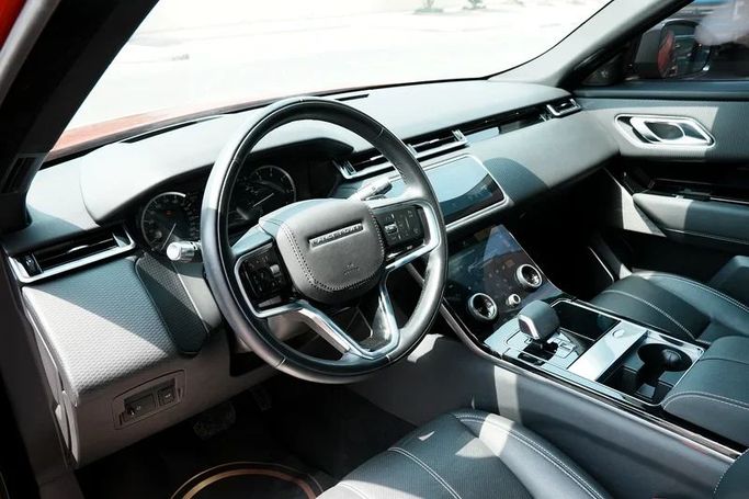 Подержанный Land Rover Range Rover Velar P250 I, 2.0 л, 2022 в Дубае от 8 Ba Motors Красный цвет. Американская | AUTO.AE