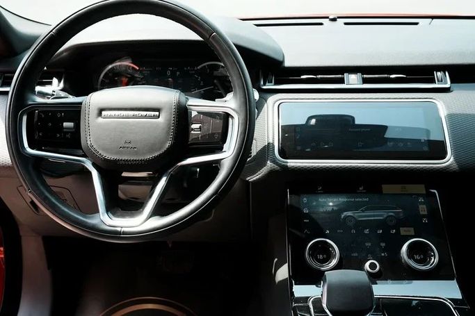 Подержанный Land Rover Range Rover Velar P250 I, 2.0 л, 2022 в Дубае от 8 Ba Motors Красный цвет. Американская | AUTO.AE