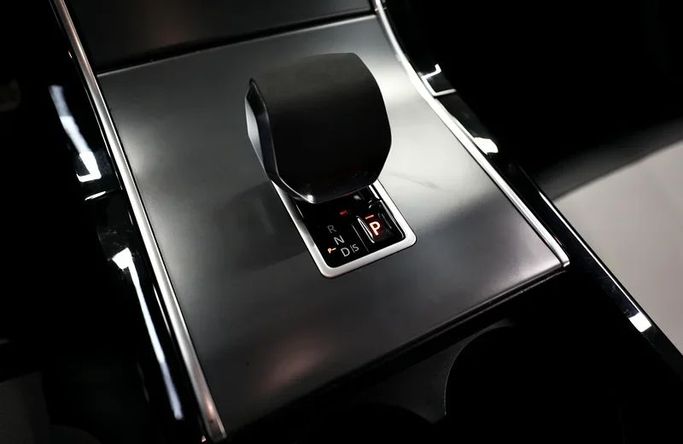 Новый Land Rover Range Rover Velar P400 I Рестайлинг, 3.0 л, 2024 в Дубае от Carbon Edition Motors Черный цвет. Other | AUTO.AE