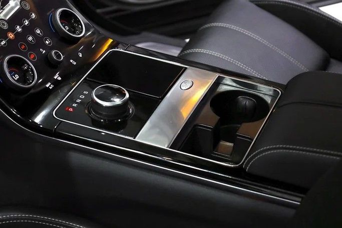 Подержанный Land Rover Range Rover Velar P300 I, 2.0 л, 2020 в Дубае от Al Faris Motors Черный цвет. Other | AUTO.AE