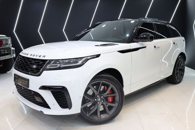 Подержанный Land Rover Range Rover Velar P550 I, 5.0 л, 2020 в Дубае от Sanam Cars Белый цвет. GCC | AUTO.AE