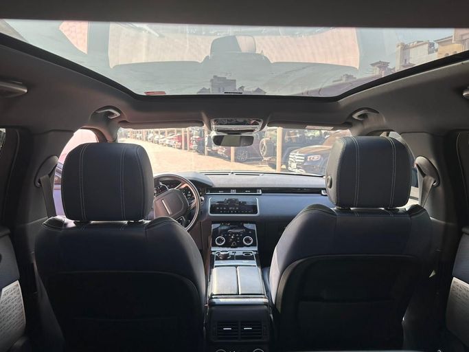 مستعملة Land Rover Range Rover Velar P300 I, 2.0 l, 2020 في في دبي، اللون فضي. مواصفات الخليج | AUTO.AE