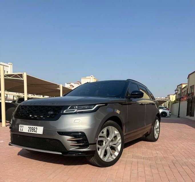مستعملة Land Rover Range Rover Velar P300 I, 2.0 l, 2020 في في دبي، اللون فضي. مواصفات الخليج | AUTO.AE