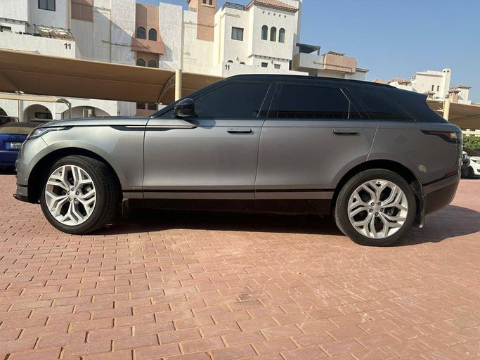 مستعملة Land Rover Range Rover Velar P300 I, 2.0 l, 2020 في في دبي، اللون فضي. مواصفات الخليج | AUTO.AE