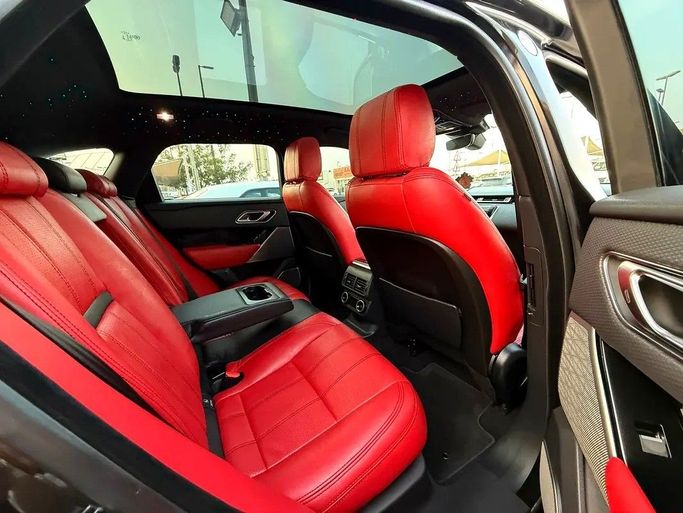 Подержанный Land Rover Range Rover Velar P300 I, 2.0 л, 2020 в Дубае от Al Qemah Used Cars Черный цвет. GCC | AUTO.AE