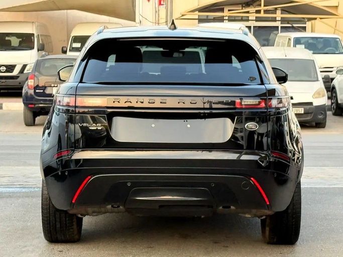 Подержанный Land Rover Range Rover Velar P300 I, 2.0 л, 2020 в Дубае от Al Qemah Used Cars Черный цвет. GCC | AUTO.AE