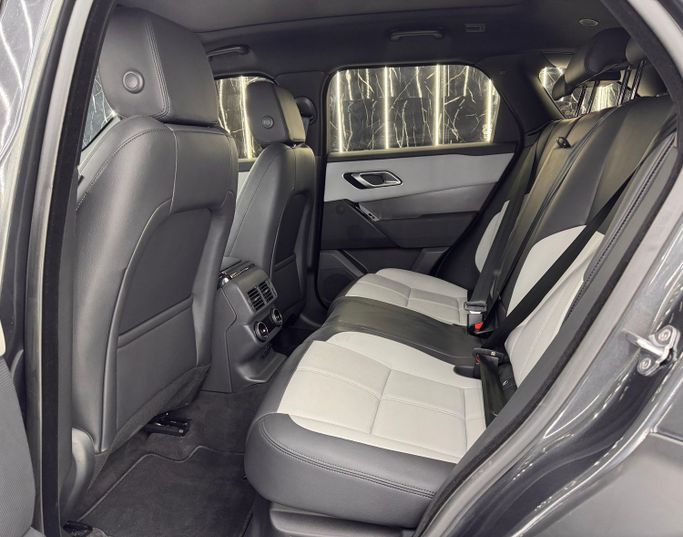 Подержанный Land Rover Range Rover Velar P250 I Рестайлинг, 2.0 л, 2024 в Дубае от Zeus Motors Серый цвет. GCC | AUTO.AE