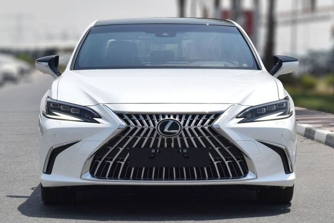 Новый Lexus ES 350 VII Рестайлинг, 3.5 л, 2024 в Дубае от Mohamed Hakim Motors Белый цвет. GCC | AUTO.AE