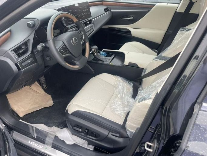 Новый Lexus ES 350 VII Рестайлинг, 3.5 л, 2024 в Дубае от Mohamed Hakim Motors Черный цвет. GCC | AUTO.AE