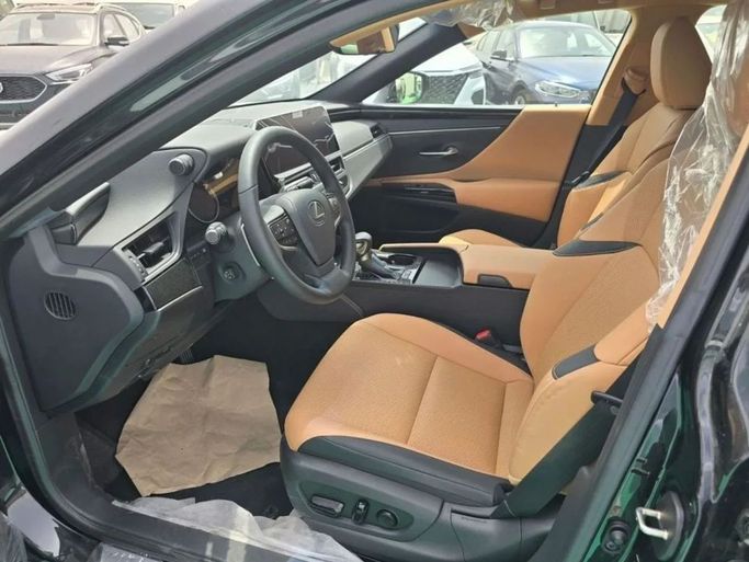 Новый Lexus ES 300h VII Рестайлинг, 2.5 л, 2024 в Дубае от Mohamed Hakim Motors Черный цвет. GCC | AUTO.AE