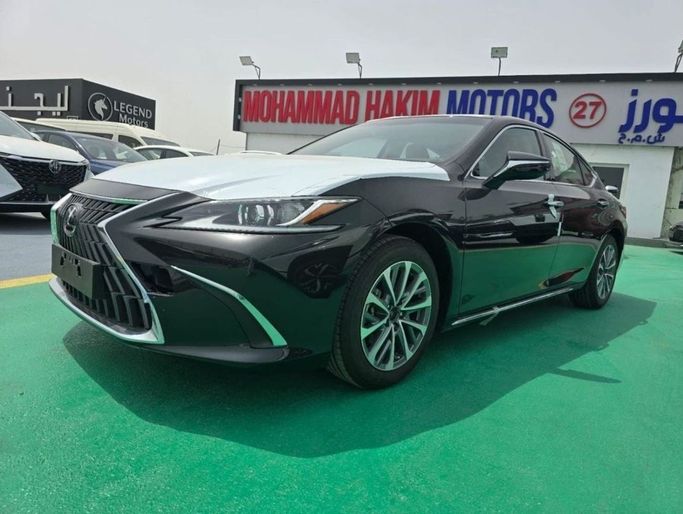 Новый Lexus ES 300h VII Рестайлинг, 2.5 л, 2024 в Дубае от Mohamed Hakim Motors Черный цвет. GCC | AUTO.AE