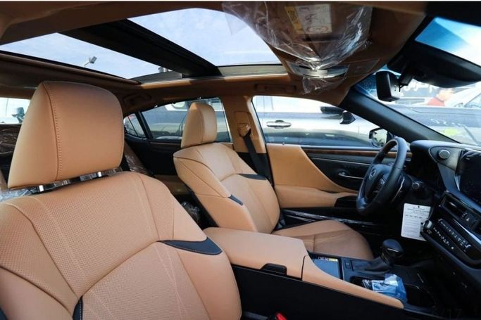 New Lexus ES 350 VII Facelift, 3.5 l, 2024 in Dubai by Mohamed Hakim Motors, White color. GCC Specs | AUTO.AE