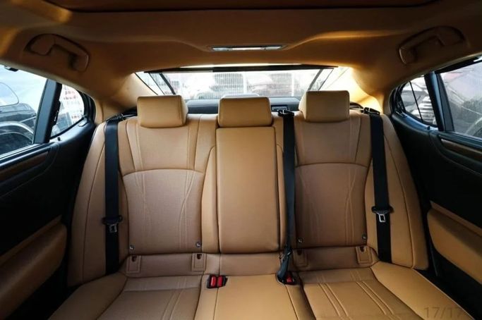 New Lexus ES 350 VII Facelift, 3.5 l, 2024 in Dubai by Mohamed Hakim Motors, White color. GCC Specs | AUTO.AE