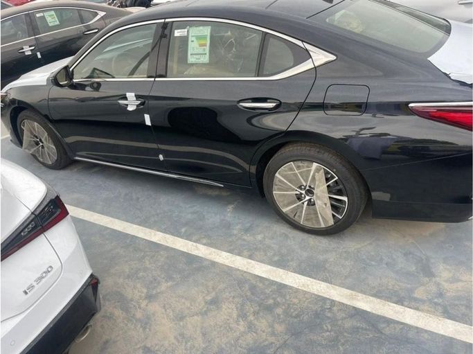 New Lexus ES 350 VII Facelift, 3.5 l, 2024 in Dubai by Mohamed Hakim Motors, Black color. GCC Specs | AUTO.AE