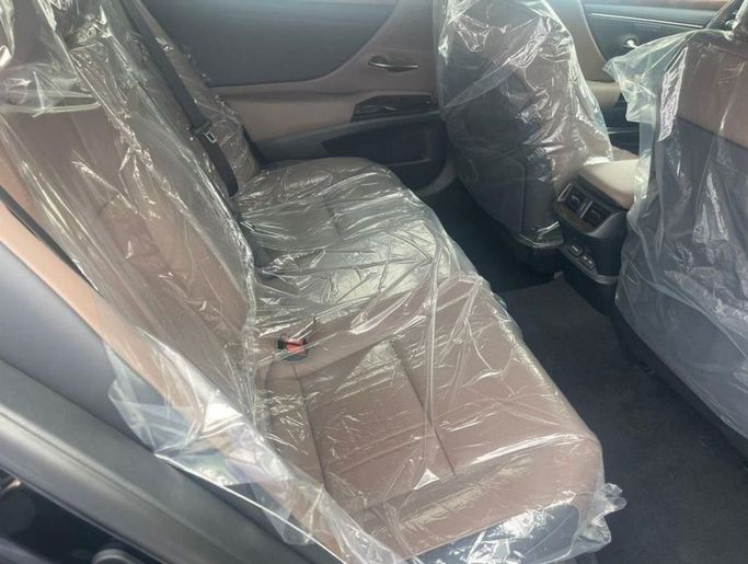 Новый Lexus ES 350 VII Рестайлинг, 3.5 л, 2024 в Дубае от Mohamed Hakim Motors Черный цвет. GCC | AUTO.AE