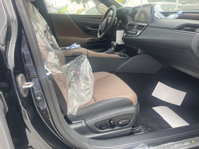 Новый Lexus ES 350 VII Рестайлинг, 3.5 л, 2024 в Дубае от Mohamed Hakim Motors Черный цвет. GCC | AUTO.AE