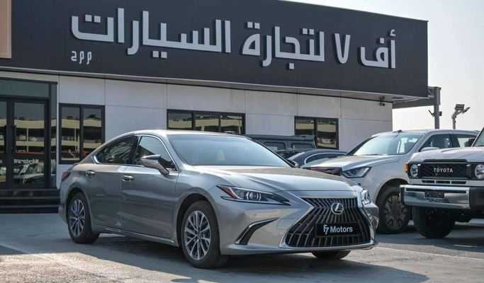 New Lexus ES 300h VII Facelift 2, 2.5 l, 2024 in Dubai by F7 Motors, Silver color. GCC Specs | AUTO.AE