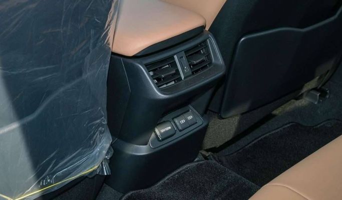 New Lexus ES 300h VII Facelift 2, 2.5 l, 2024 in Dubai by F7 Motors, Silver color. GCC Specs | AUTO.AE