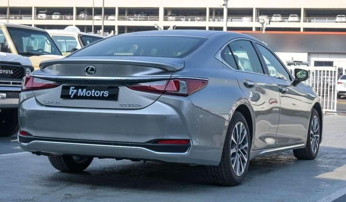 New Lexus ES 300h VII Facelift 2, 2.5 l, 2024 in Dubai by F7 Motors, Silver color. GCC Specs | AUTO.AE