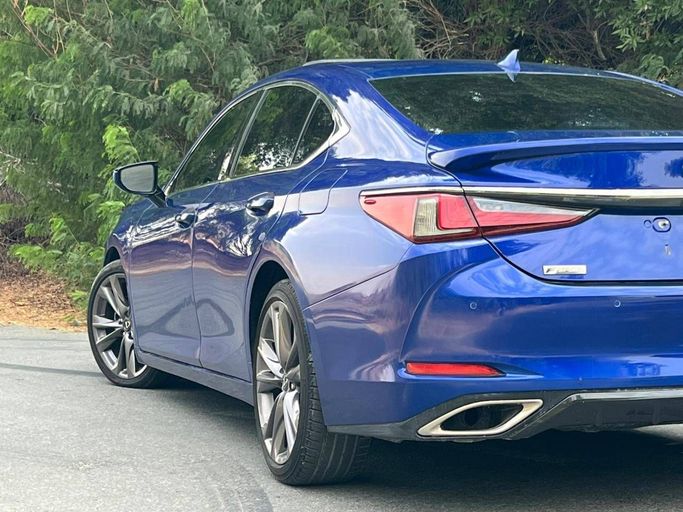 Used Lexus ES 350 VII, 3.5 l, 2021 in Dubai by Perstige Motos (SHJ), Blue color. American Specs | AUTO.AE