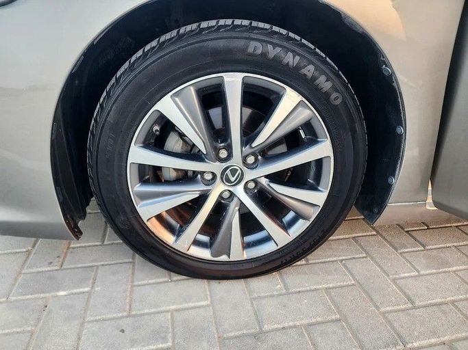 Подержанный Lexus ES 300h VII, 2.5 л, 2019 в Дубае от Abdo Al Muthanna Used Cars Серый цвет. GCC | AUTO.AE