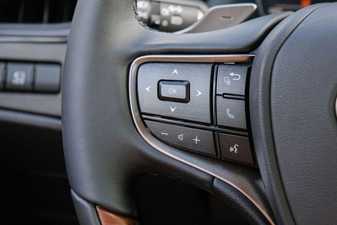 New Lexus ES 350 VII Facelift 2, 3.5 l, 2025 in Dubai by Atlantic Motors FZCO, Black color. GCC Specs | AUTO.AE