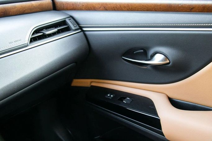 New Lexus ES 350 VII Facelift 2, 3.5 l, 2025 in Dubai by Atlantic Motors FZCO, Black color. GCC Specs | AUTO.AE