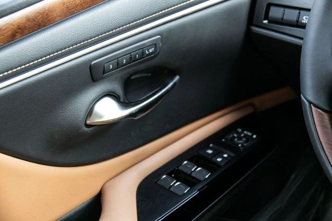 New Lexus ES 350 VII Facelift 2, 3.5 l, 2025 in Dubai by Atlantic Motors FZCO, Black color. GCC Specs | AUTO.AE