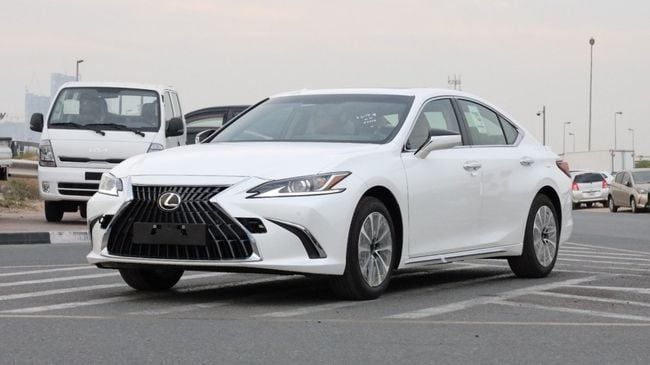 New Lexus ES 300h VII Facelift 2, 2.5 l, 2025 in Dubai by Maqbool Motors FZCO, White color. GCC Specs | AUTO.AE