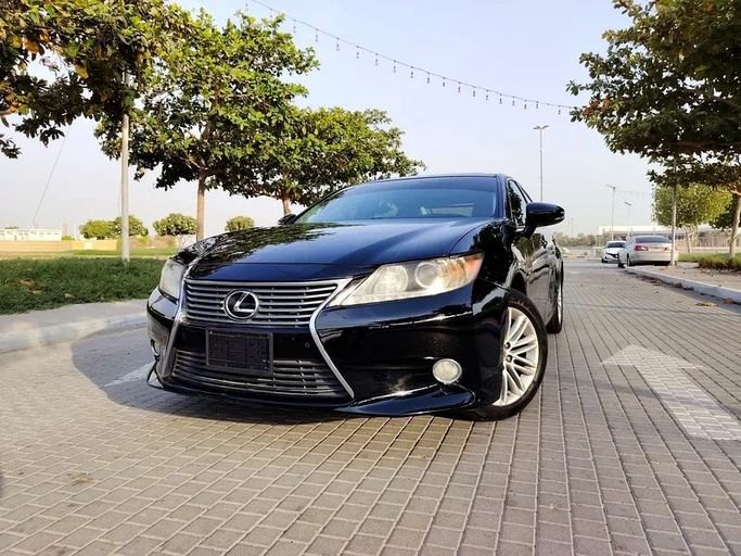 مستعملة Lexus ES 350 سادساً, 3.5 l, 2013 في في دبي من NEW ABU TAJ MOTORS، اللون أسود. مواصفات الخليج | AUTO.AE
