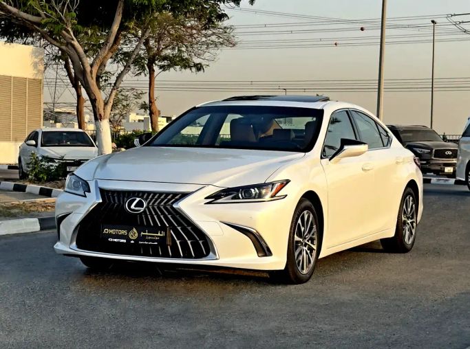 Used Lexus ES 350 VII (XZ10) Facelift, 3.5 l, 2023 in Dubai by Q Motors, White color. GCC Specs | AUTO.AE | Listing #263589