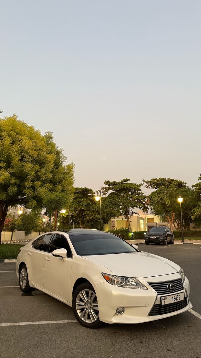 مستعملة ⁦Lexus ES 350 سادساً، 3.5 l، 2014⁩ في في الإمارات, دبي، اللون أبيض. المواصفات الأمريكية | AUTO.AE | إعلان #287061