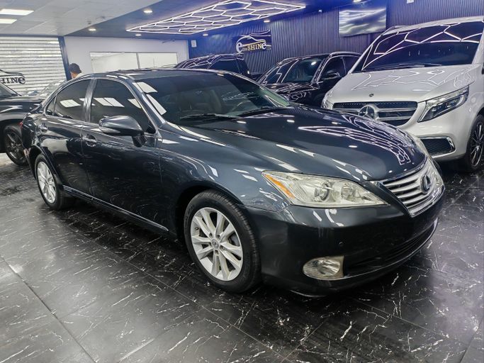 مستعملة ⁦Lexus ES 350 فيس ليفت V، 3.5 l، 2011⁩ في في الإمارات, دبي، اللون رمادي. المواصفات الأمريكية | AUTO.AE | إعلان #287076