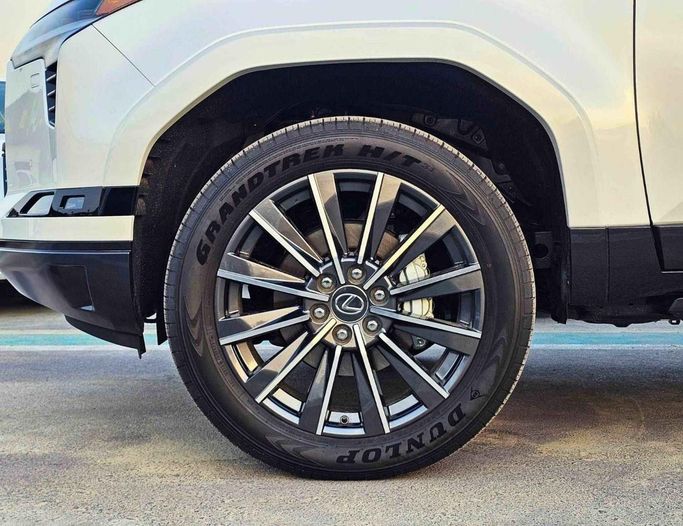 Новый Lexus GX 550 III, 3.4 л, 2025 в Дубае от SK Motors Белый цвет. GCC | AUTO.AE